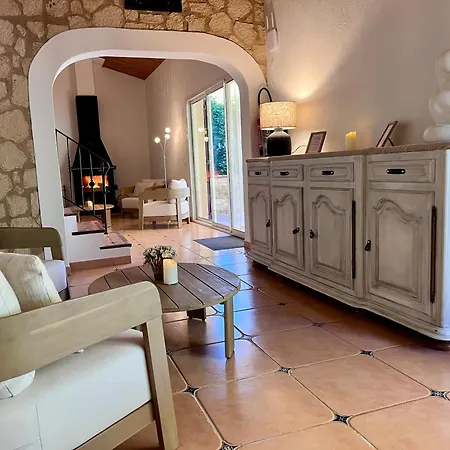 Domaine De La Ferme Lou Bed & Breakfast 4*